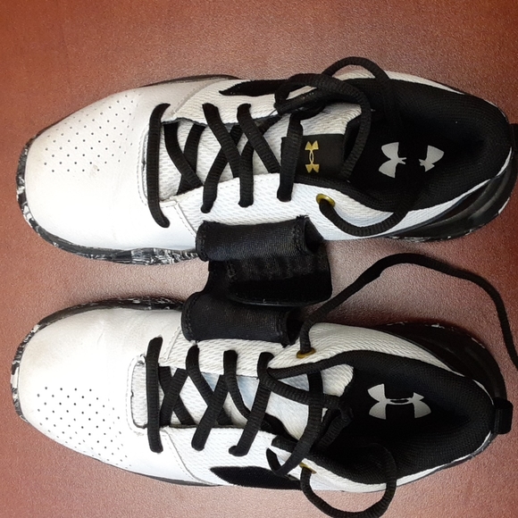🎒 2/$30 👟 Under Armour Zone BB Youth Basketball Shoes Sz 3Y - Picture 9 of 11
